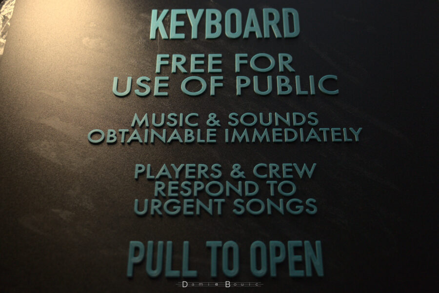 L'impression est finie, les lettres du texte sont désormais existante sur forme de plastique.